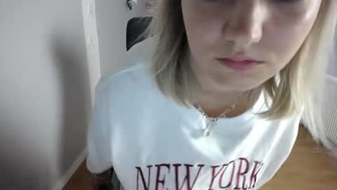 Snapshot of viktoria_lovely chatting on July 31, 2026, 6:13 am viktoria_lovely online show from July 31, 2026, 6:13 am