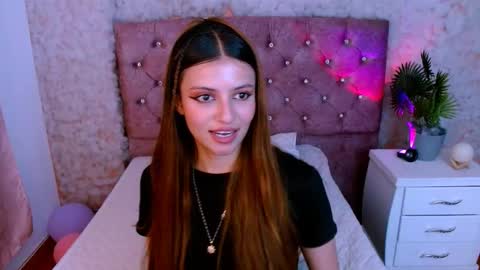 Snapshot of viky_evanss chatting on March 10, 2026, 6:35 pm viky_evanss online show from March 10, 2026, 6:35 pm
