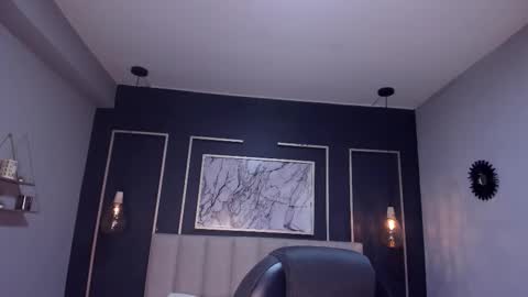 Victoria online show from December 2, 2025, 9:43 pm