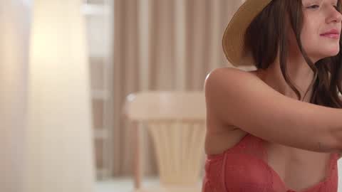 Snapshot of villanelle_l chatting on January 14, 2025, 3:26 pm Lana online show from January 14, 2025, 3:26 pm