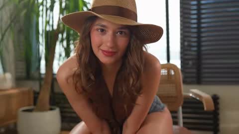 Snapshot of villanelle_l chatting on February 11, 2025, 10:37 am Lana online show from February 11, 2025, 10:37 am