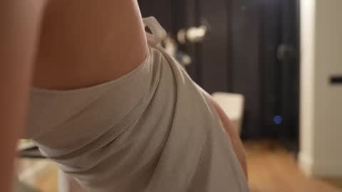 Snapshot of villanelle_l chatting on February 14, 2025, 5:25 pm Lana online show from February 14, 2025, 5:25 pm