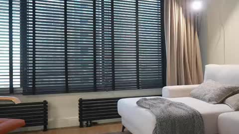 Snapshot of villanelle_l chatting on February 18, 2025, 11:33 am Lana online show from February 18, 2025, 11:33 am