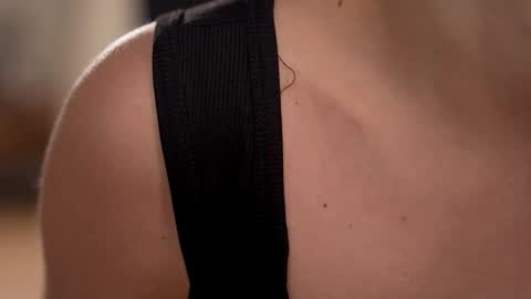 Snapshot of villanelle_l chatting on March 6, 2025, 5:22 pm Lana online show from March 6, 2025, 5:22 pm