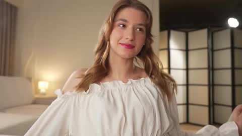 Snapshot of villanelle_l chatting on October 14, 2025, 11:55 am Lana online show from October 14, 2025, 11:55 am