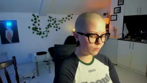 Snapshot of villyvici chatting on April 26, 2026, 6:27 pm Villy online show from April 26, 2026, 6:27 pm