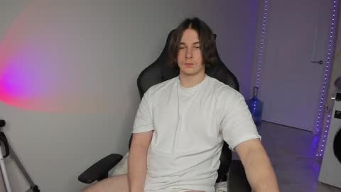 Snapshot of vincent__strong chatting on December 20, 2024, 8:38 am Vincent Strong online show from December 20, 2024, 8:38 am