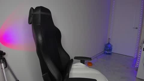 Snapshot of vincent__strong chatting on January 19, 2025, 12:28 pm Vincent Strong online show from January 19, 2025, 12:28 pm