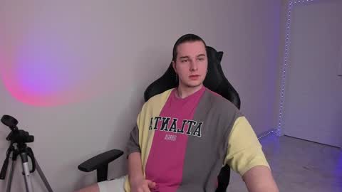 Snapshot of vincent__strong chatting on February 14, 2025, 2:54 pm Vincent Strong online show from February 14, 2025, 2:54 pm