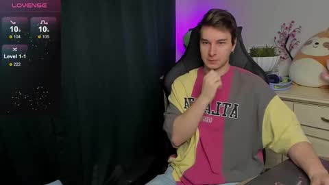 Snapshot of vincent__strong chatting on September 20, 2025, 8:15 am Vincent Strong online show from September 20, 2025, 8:15 am