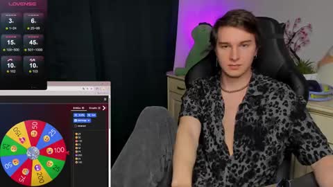 Snapshot of vincent__strong chatting on November 8, 2025, 9:09 am Vincent Strong online show from November 8, 2025, 9:09 am