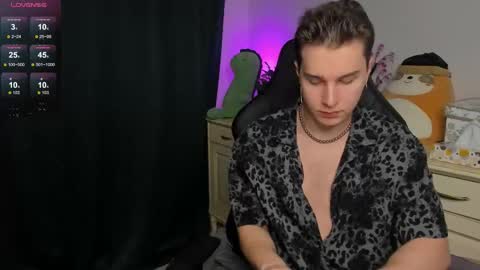 Snapshot of vincent__strong chatting on December 4, 2025, 3:49 am Vincent Strong online show from December 4, 2025, 3:49 am