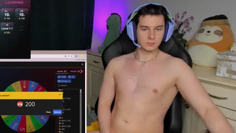 Snapshot of vincent__strong chatting on December 20, 2025, 4:08 am Vincent Strong online show from December 20, 2025, 4:08 am