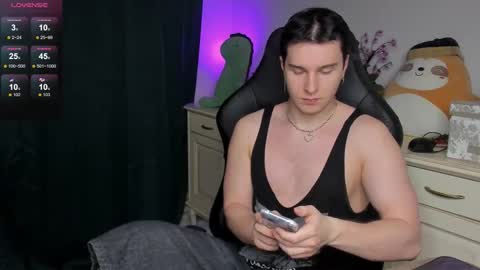 Snapshot of vincent__strong chatting on December 21, 2025, 1:40 pm Vincent Strong online show from December 21, 2025, 1:40 pm