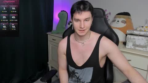 Snapshot of vincent__strong chatting on December 22, 2025, 8:00 am Vincent Strong online show from December 22, 2025, 8:00 am