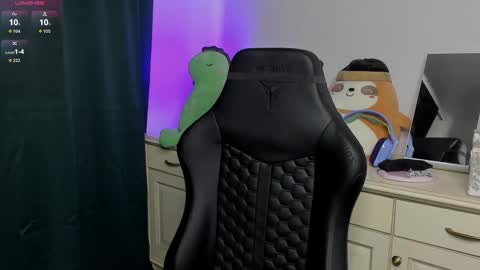 Snapshot of vincent__strong chatting on March 8, 2026, 8:18 am Vincent Strong online show from March 8, 2026, 8:18 am