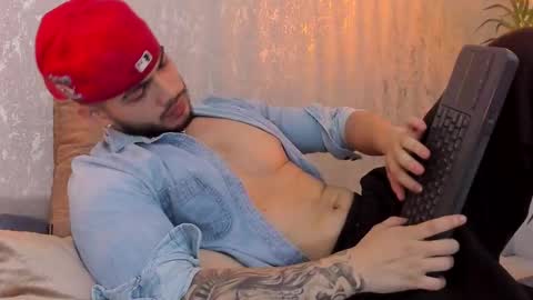 Snapshot of vincentblack_ chatting on September 13, 2025, 4:01 am Vincent online show from September 13, 2025, 4:01 am