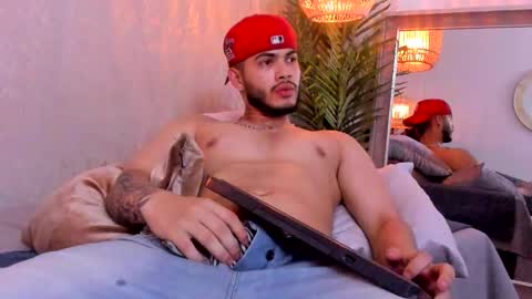 Snapshot of vincentblack_ chatting on September 24, 2025, 3:43 am Vincent online show from September 24, 2025, 3:43 am