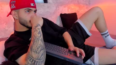 Snapshot of vincentblack_ chatting on September 30, 2025, 4:17 am Vincent online show from September 30, 2025, 4:17 am