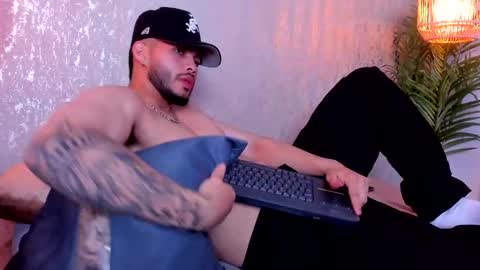 Snapshot of vincentblack_ chatting on October 4, 2025, 4:54 am Vincent online show from October 4, 2025, 4:54 am