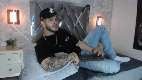 Snapshot of vincentblack_ chatting on October 7, 2025, 3:25 am Vincent online show from October 7, 2025, 3:25 am