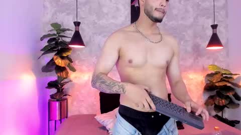 Snapshot of vincentblack_ chatting on October 16, 2025, 4:13 am Vincent online show from October 16, 2025, 4:13 am