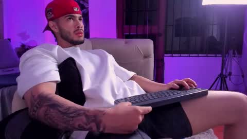 Snapshot of vincentblack_ chatting on November 28, 2025, 3:42 am Vincent online show from November 28, 2025, 3:42 am