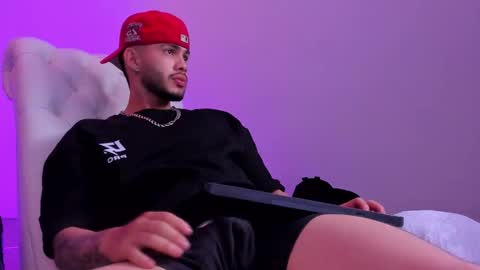 Snapshot of vincentblack_ chatting on December 16, 2025, 4:17 am Vincent online show from December 16, 2025, 4:17 am