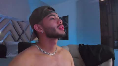 Snapshot of vincentblack_ chatting on June 7, 2026, 6:22 pm Vincent online show from June 7, 2026, 6:22 pm