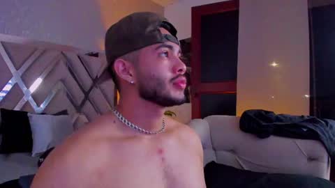 Snapshot of vincentblack_ chatting on June 15, 2026, 2:36 am Vincent online show from June 15, 2026, 2:36 am