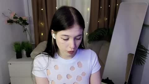Snapshot of vinessa_coy chatting on April 23, 2026, 1:35 pm Vinessa online show from April 23, 2026, 1:35 pm