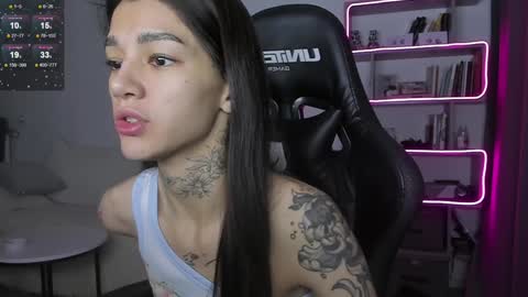 Snapshot of vinkitinkii chatting on December 3, 2024, 5:53 am vinkitinkii online show from December 3, 2024, 5:53 am