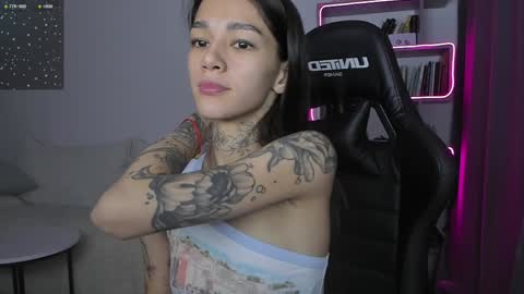 Snapshot of vinkitinkii chatting on December 3, 2024, 9:00 am vinkitinkii online show from December 3, 2024, 9:00 am