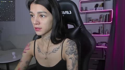 Snapshot of vinkitinkii chatting on December 5, 2024, 5:37 am vinkitinkii online show from December 5, 2024, 5:37 am