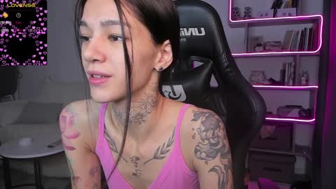 Snapshot of vinkitinkii chatting on December 9, 2024, 6:12 am vinkitinkii online show from December 9, 2024, 6:12 am