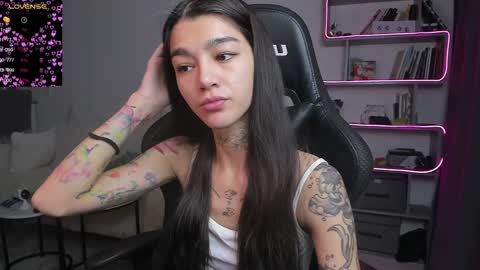 Snapshot of vinkitinkii chatting on January 19, 2025, 6:53 am vinkitinkii online show from January 19, 2025, 6:53 am