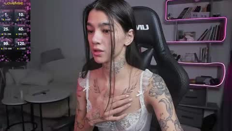 Snapshot of vinkitinkii chatting on February 21, 2025, 7:01 am vinkitinkii online show from February 21, 2025, 7:01 am