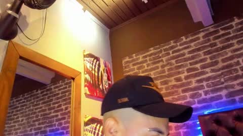 Snapshot of vinzenzrizzo chatting on December 23, 2025, 1:36 am ---Vinzen--- online show from December 23, 2025, 1:36 am