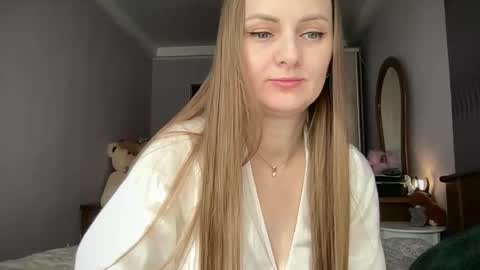 Snapshot of viola_1 chatting on June 7, 2026, 6:17 am Funny girl online show from June 7, 2026, 6:17 am