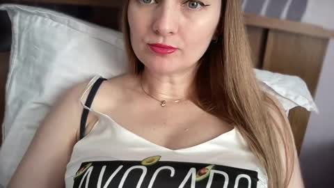 Snapshot of viola_1 chatting on July 31, 2026, 4:34 am Funny girl online show from July 31, 2026, 4:34 am