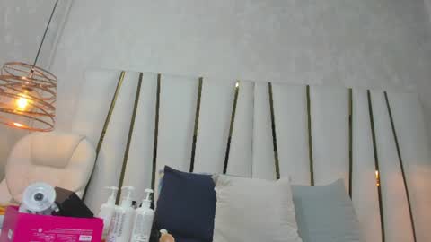 Snapshot of violeet_gray chatting on July 22, 2026, 11:24 am violeet_gray online show from July 22, 2026, 11:24 am