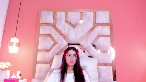 Snapshot of violet22smith chatting on April 21, 2026, 12:33 pm KARLA GAEZ online show from April 21, 2026, 12:33 pm