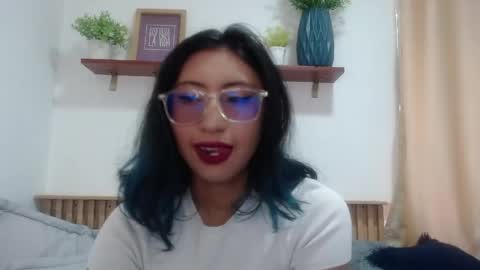 Snapshot of violet_2003 chatting on May 29, 2026, 2:26 pm V I O L E T online show from May 29, 2026, 2:26 pm