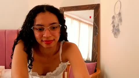 Snapshot of violet__15 chatting on May 4, 2026, 12:56 pm violet__15 online show from May 4, 2026, 12:56 pm