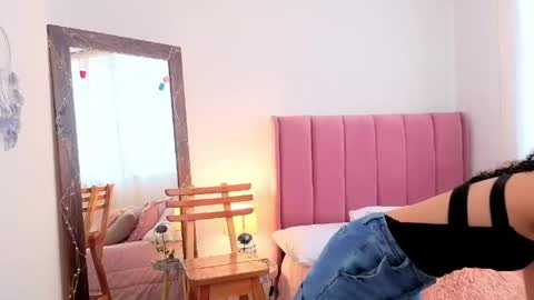 Snapshot of violet__15 chatting on May 8, 2026, 12:21 pm violet__15 online show from May 8, 2026, 12:21 pm