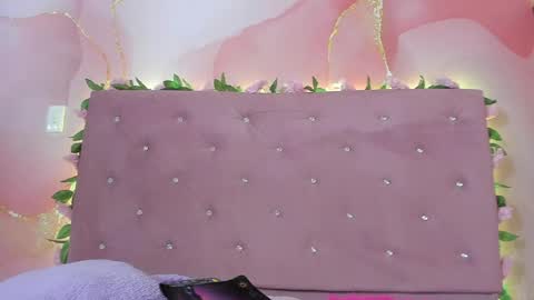 violet__taylor_ online show from May 5, 2026, 2:19 am