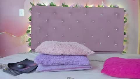 violet__taylor_ online show from May 25, 2026, 2:17 am