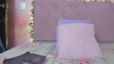 violet__taylor_ online show from May 26, 2026, 2:18 am