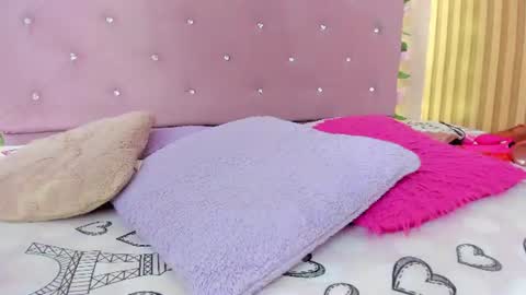 violet__taylor_ online show from June 17, 2026, 2:36 am