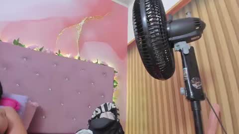 violet__taylor_ online show from June 18, 2026, 9:14 am
